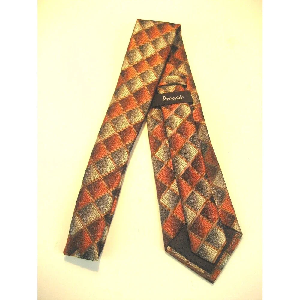 NWOT Pravata 100% Microfibre Geometric  Design Necktie